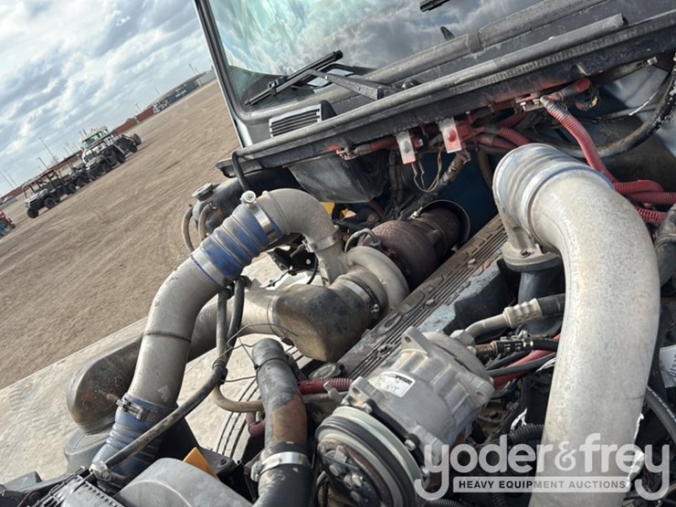 2002-freightliner-fl70-image-39