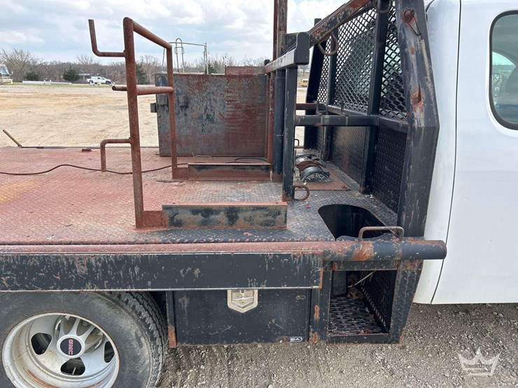 2008-gmc-3500-hd-4x4-ext.-cab-9ft.-flatbed-truck-image-30