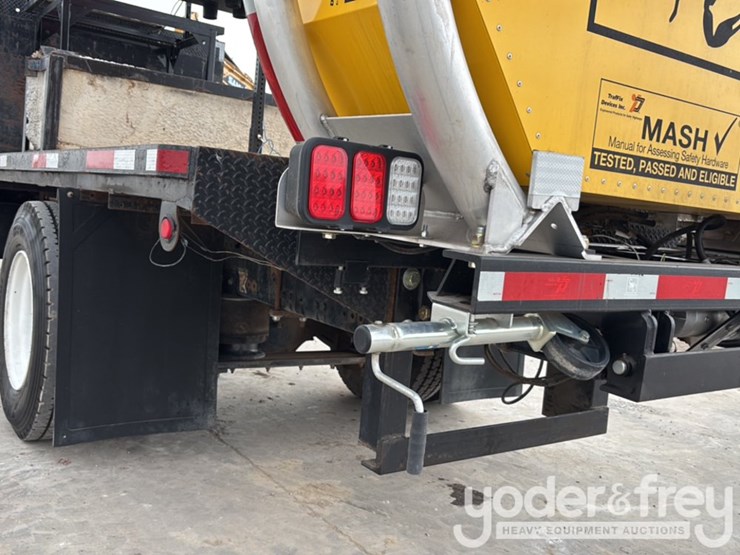 2002-freightliner-fl70-image-30