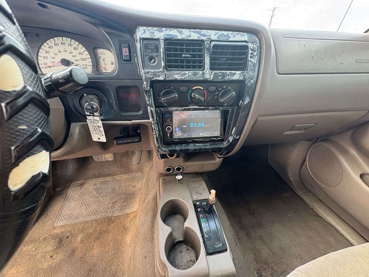 2002-toyota-tacoma-image-11