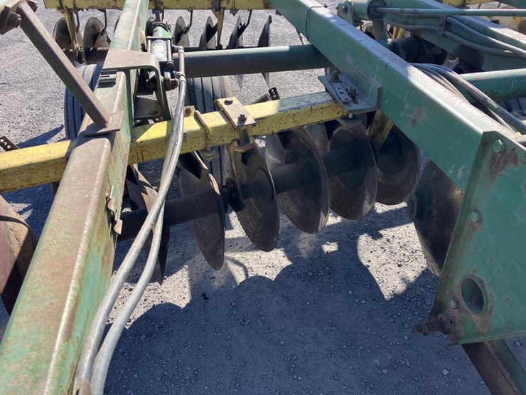 john-deere-230-image-9