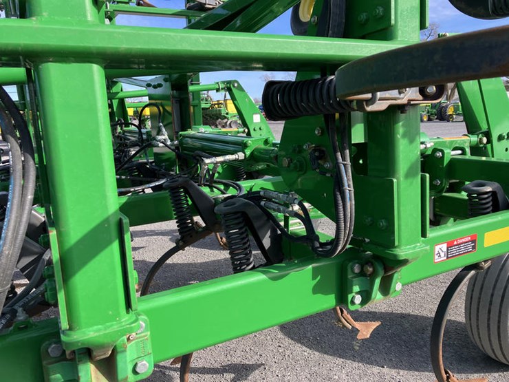 john-deere-2210-image-15
