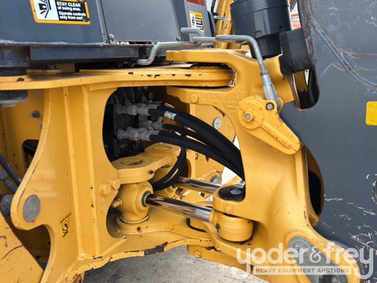 2019-deere-310l-image-25