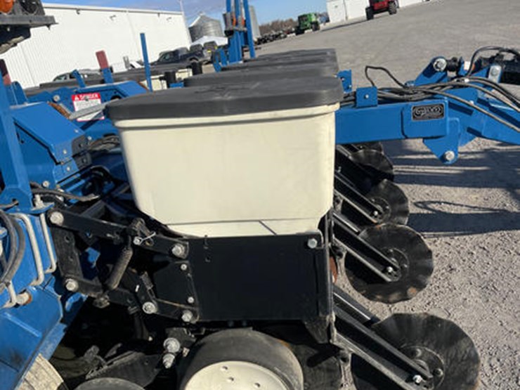 2010-kinze-3000-image-19