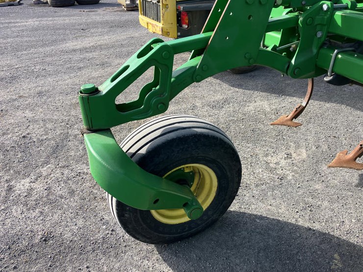 john-deere-2210-image-6