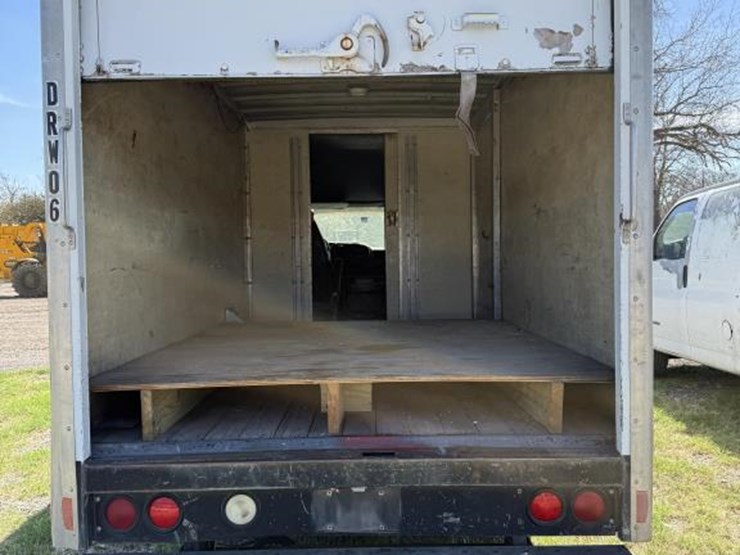 2002-chevrolet-3500-image-7