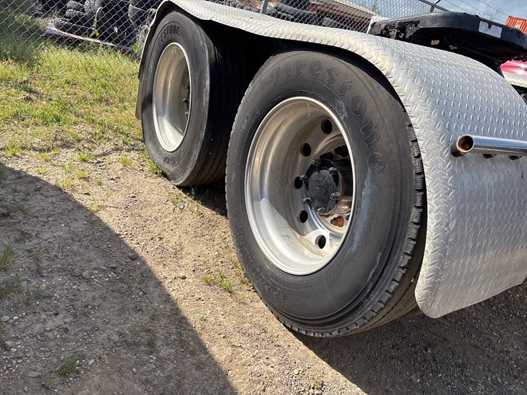 2001-mack-ch613-image-7