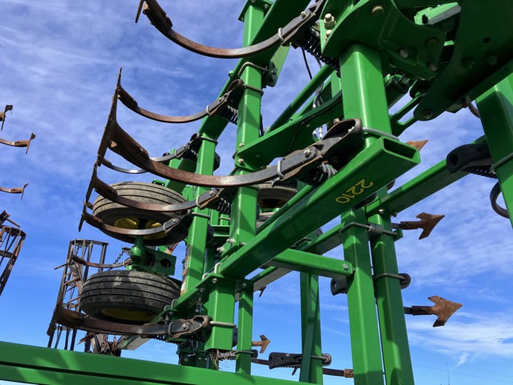 john-deere-2210-image-3