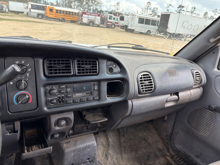 2002-dodge-ram-2500-image-15