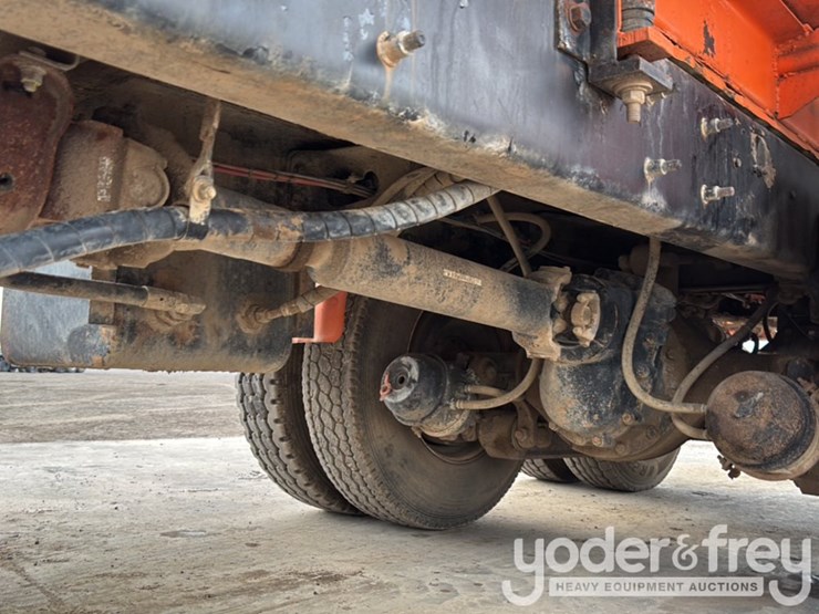 2007-international-7600-image-22