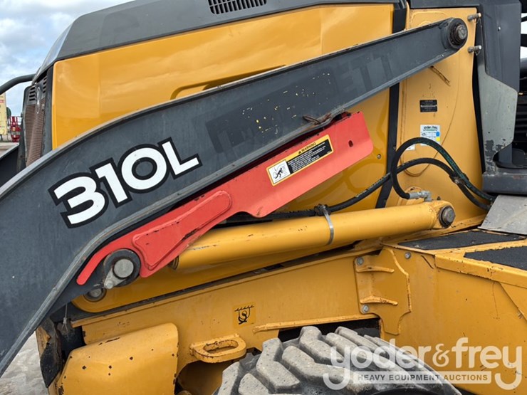 2018-deere-310l-image-21
