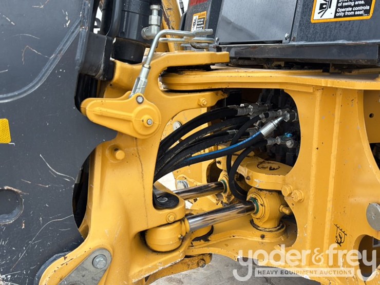 2020-deere-310l-image-26