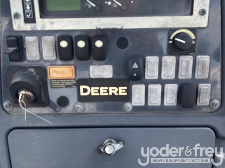 2019-deere-310l-image-54