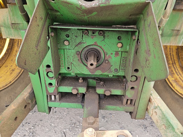 2016-john-deere-6120m-image-9