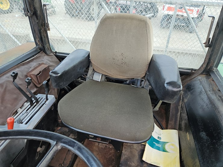 1983-john-deere-2350-image-8
