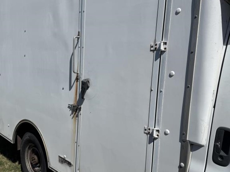 2002-chevrolet-3500-image-5