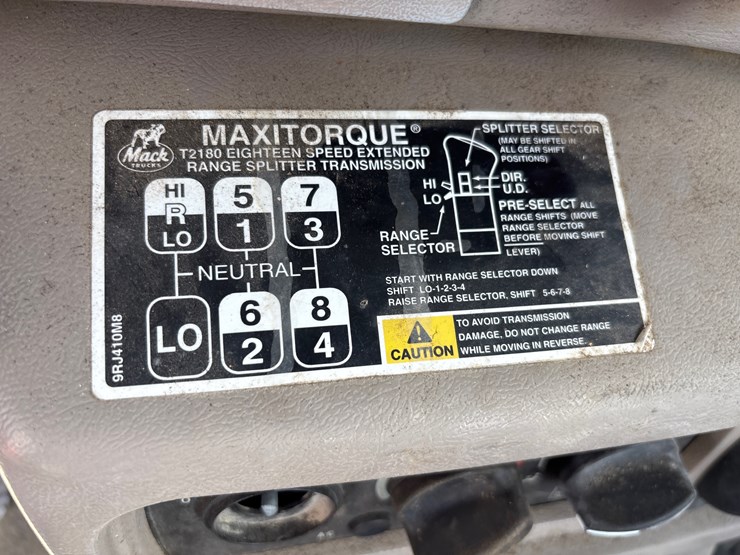 2001-mack-ch613-image-10