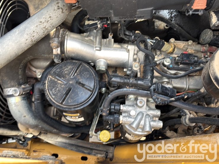 2016-caterpillar-420f2-it-image-40