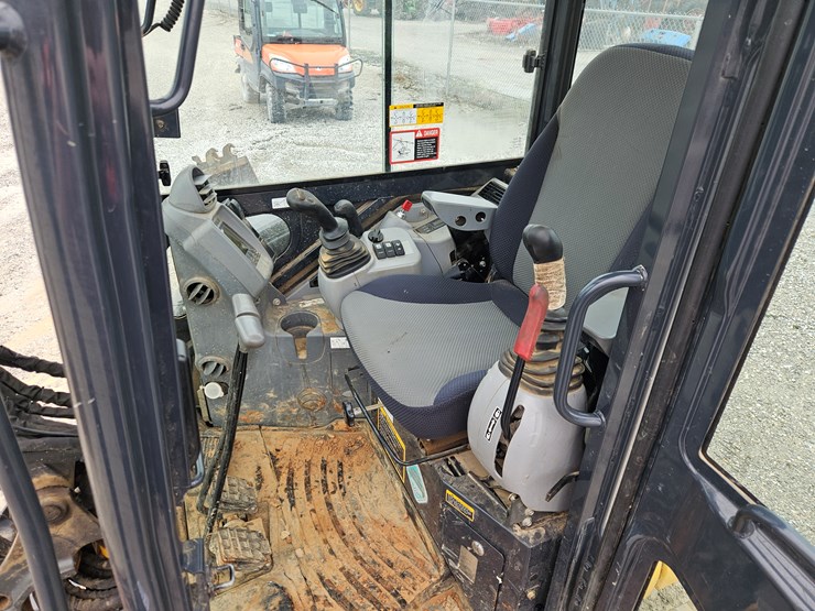 2022-deere-35g-image-10