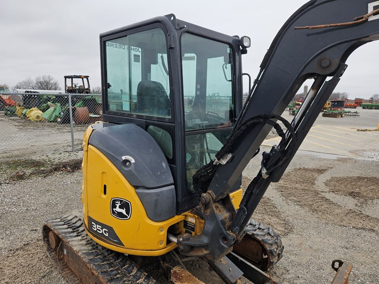 2022-deere-35g-image-21