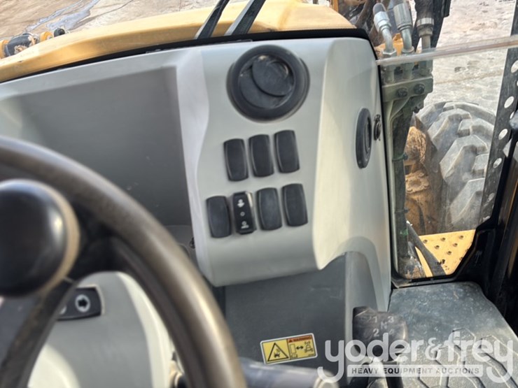 2016-caterpillar-420f2-it-image-56