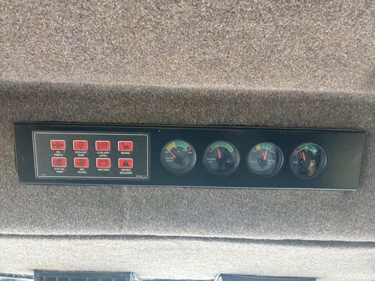 new-holland-tr89-image-102