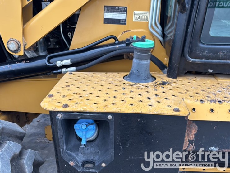 2016-caterpillar-420f2-it-image-37