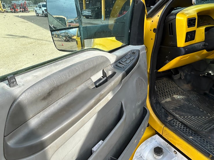 2007-ford-f650-image-12