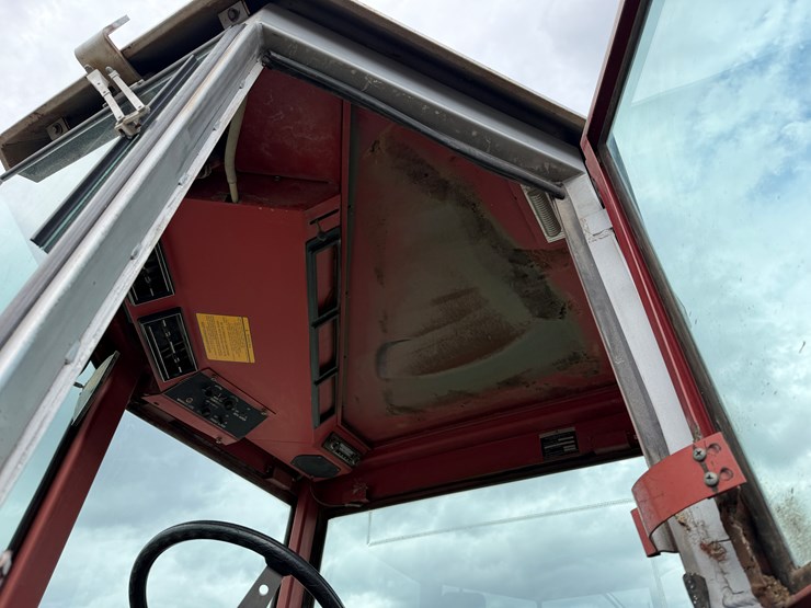 1977-white-2-155-image-12