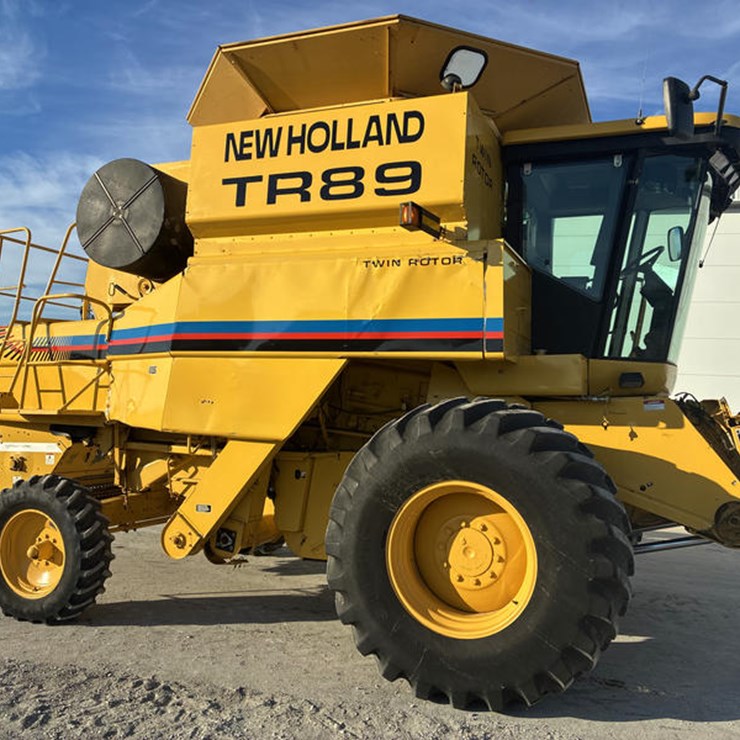 NEW HOLLAND TR89