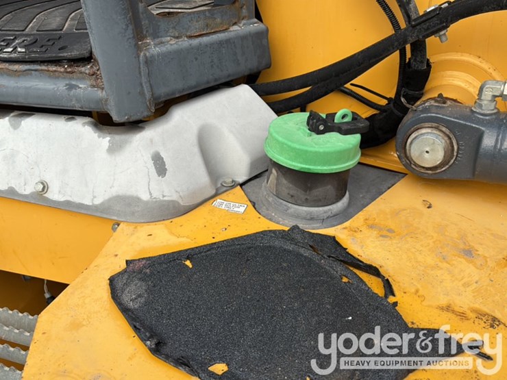 2019-deere-310l-image-35
