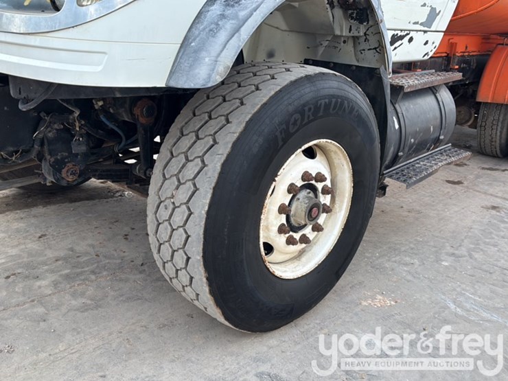 2007-international-7600-image-9