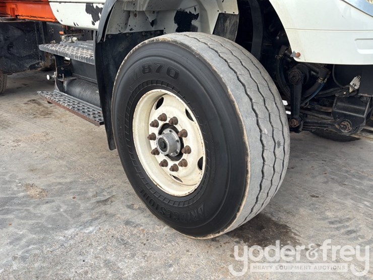 2007-international-7600-image-14