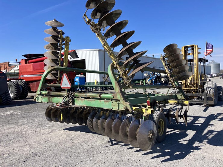 john-deere-230-image-4