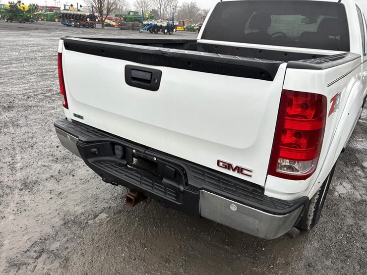 2011-gmc-sierra-1500-image-14