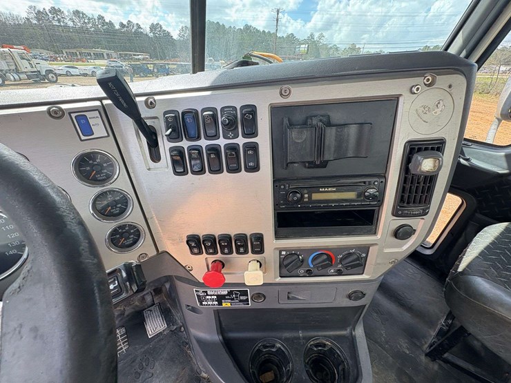 2013-mack-ch613-image-19