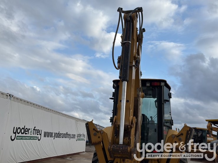 2016-caterpillar-420f2-it-image-33