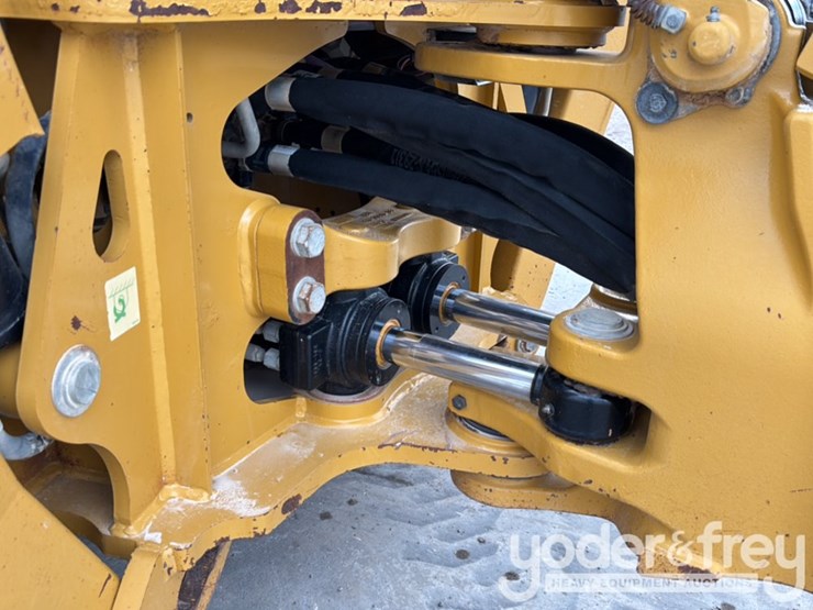 2016-caterpillar-420f2-it-image-26