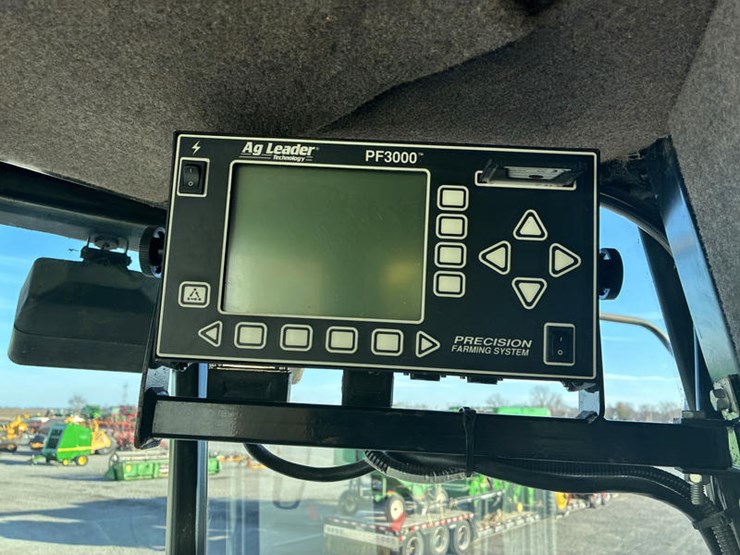 new-holland-tr89-image-105