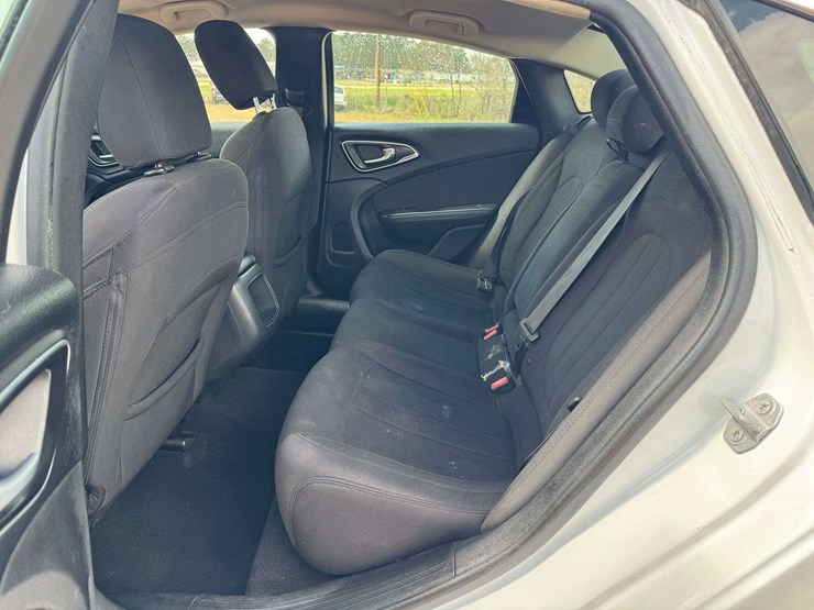 2015-chrysler-200-limited-4d-sedan---172,827-miles-image-17