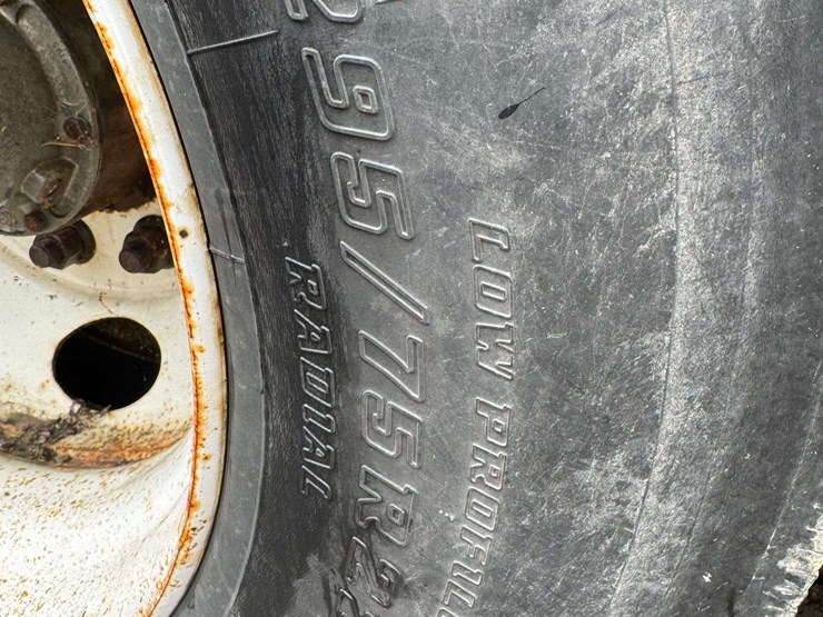 manac-enclosed-tender-trailer-with-2550-gal-tank---35'-long-x-8'-wide-x-8.5'-tall-image-13