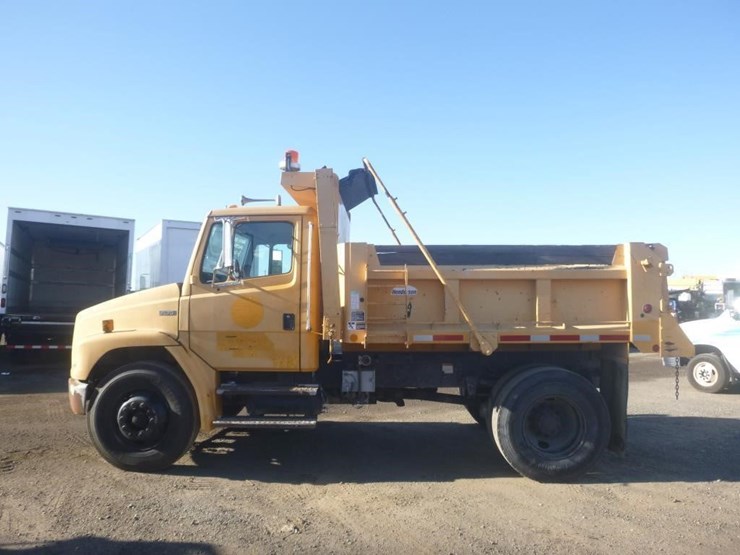 2004-freightliner-fl70-image-5