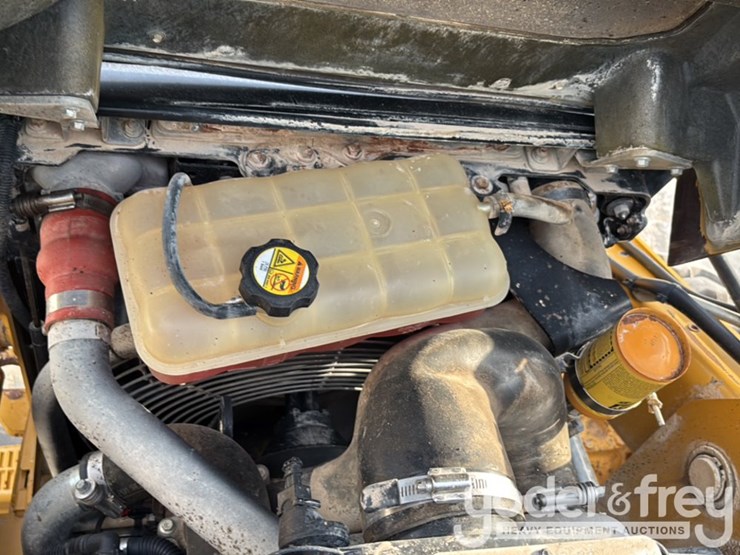 2016-caterpillar-420f2-it-image-44