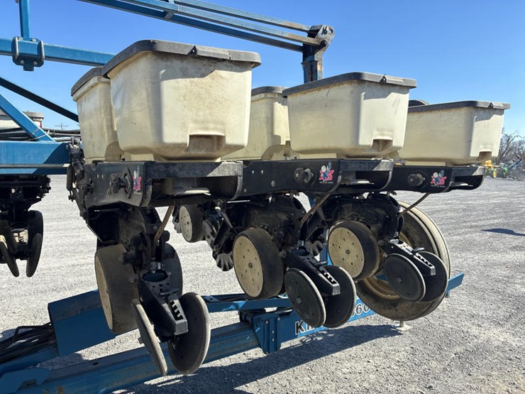 2006-kinze-3600-image-53