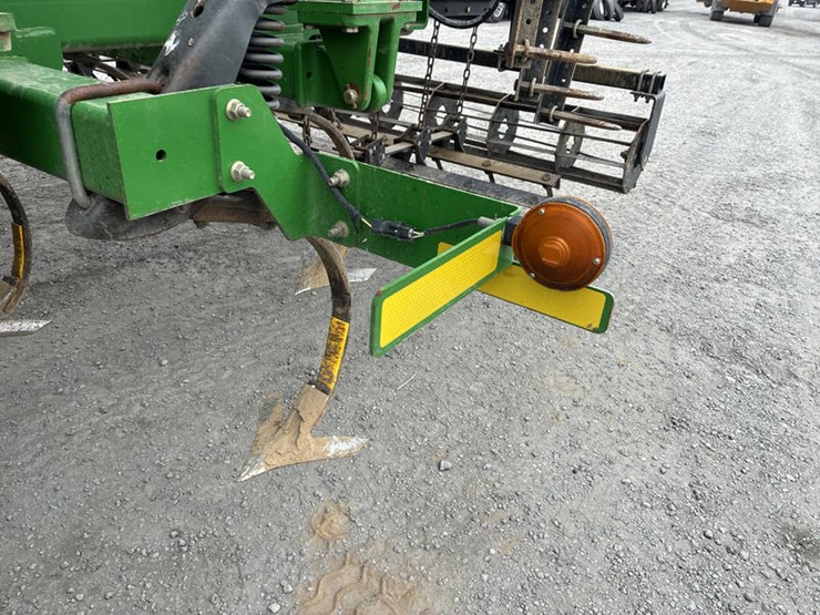 john-deere-2310-image-40