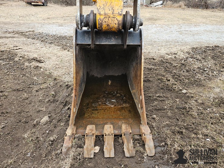 2018-jcb-220x-lc-image-17