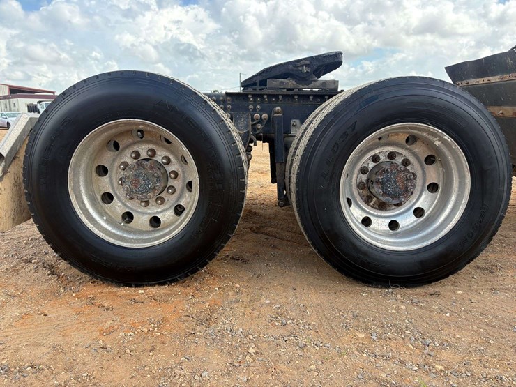 2013-mack-ch613-image-10