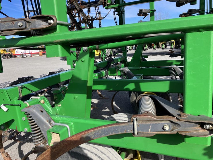 john-deere-2210-image-16