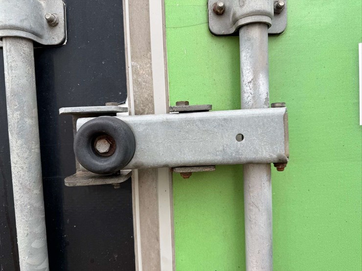 manac-enclosed-tender-trailer-with-2550-gal-tank---35'-long-x-8'-wide-x-8.5'-tall-image-12