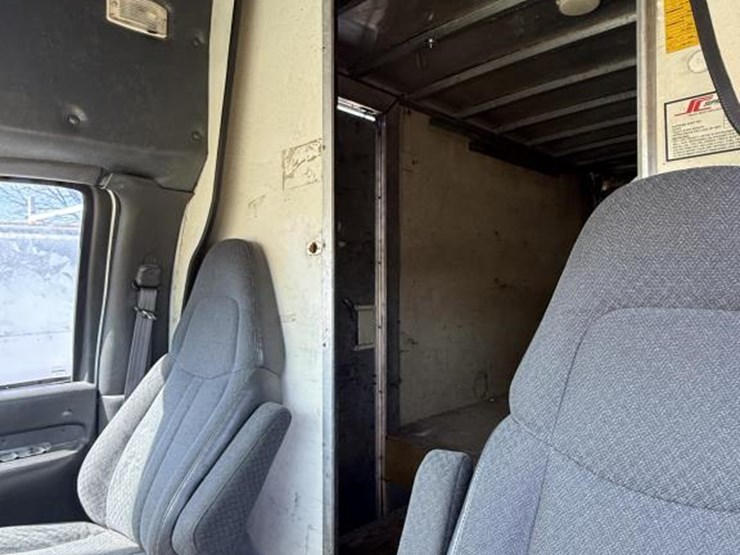 2002-chevrolet-3500-image-16